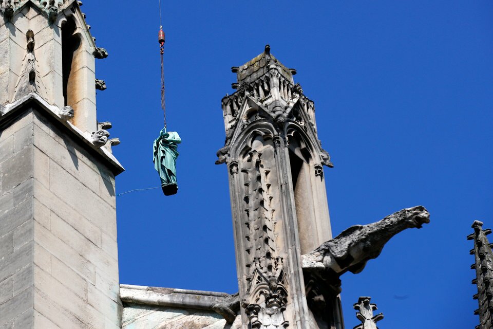 16 Historic Statues Removed From Notre-Dame Cathedral 4 Days Before Fire 2