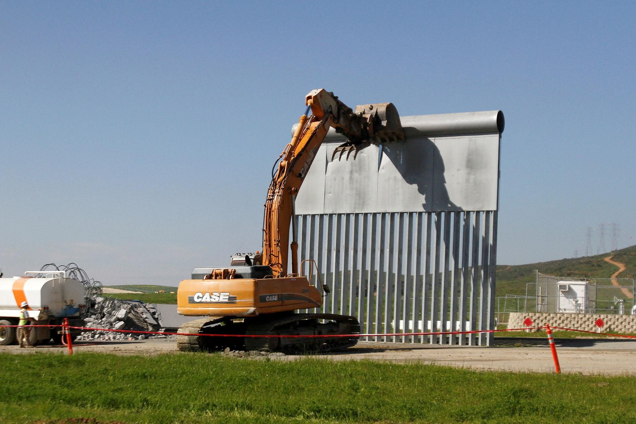 border-wall-prototypes-22-0-7210643