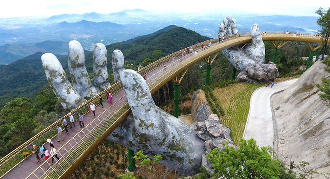 golden-bridge-da-nang-vietnam-bana-hill-2-7983438