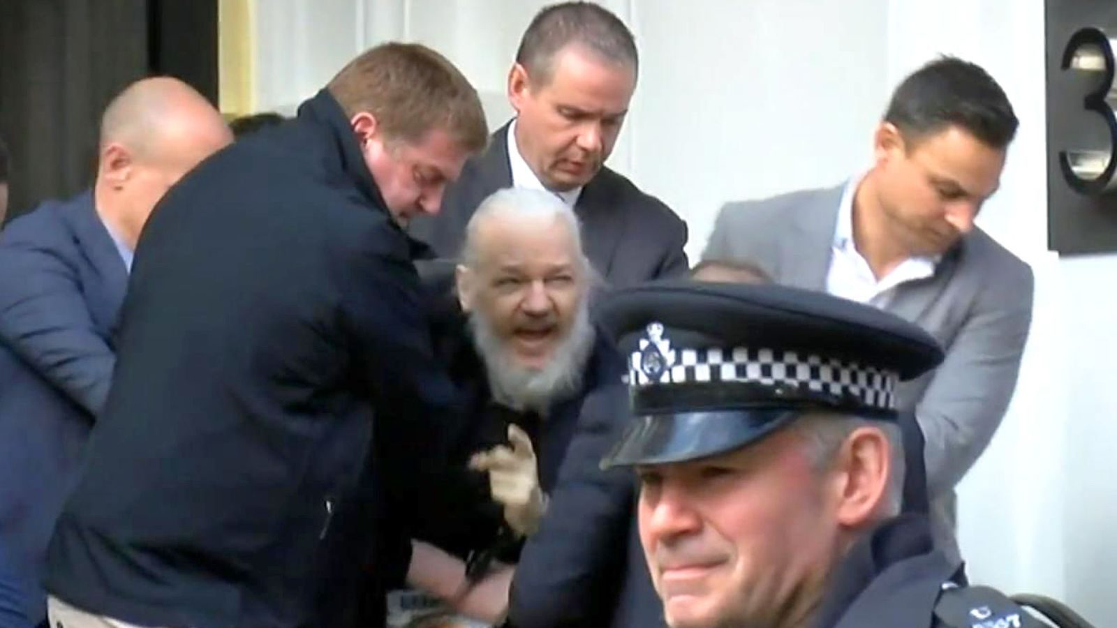 skynews-julian-assange-arrested_4635825-5060773